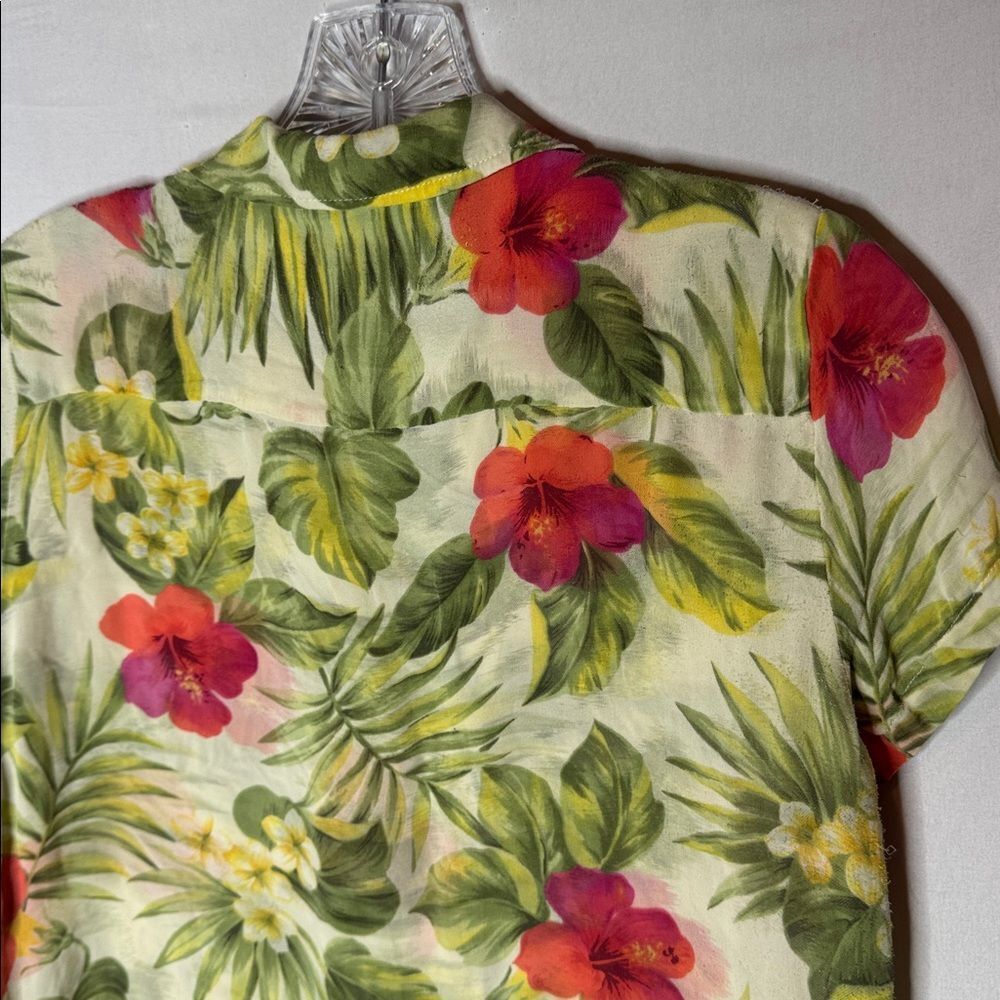 Ralph Lauren Y2K Vintage Floral Button-Down Shirt - Green, Red, Cream. Size MP. - Picture 6 of 7